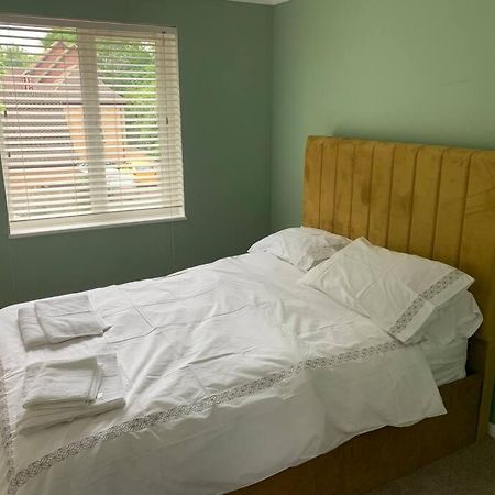 Cosy One Bed Flat Free Parking Appartement Send Buitenkant foto