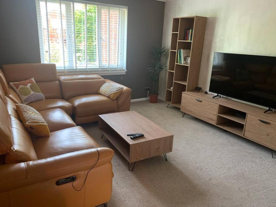 Cosy One Bed Flat Free Parking Appartement Send Buitenkant foto