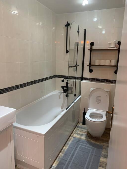 Cosy One Bed Flat Free Parking Appartement Send Buitenkant foto