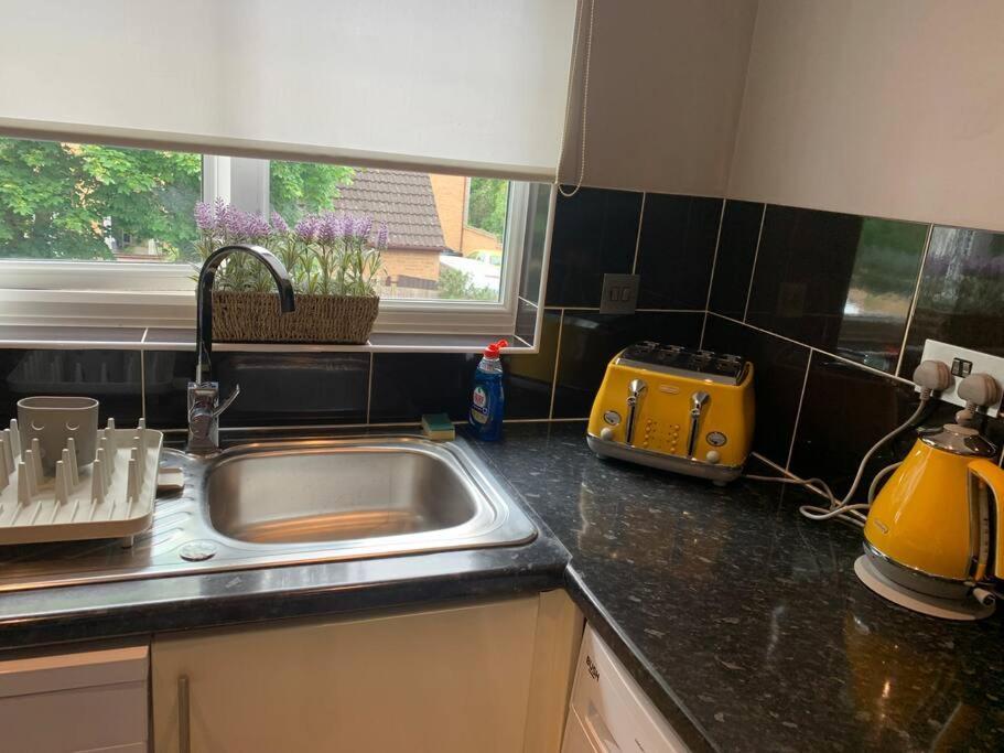 Cosy One Bed Flat Free Parking Appartement Send Buitenkant foto